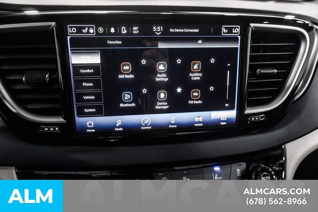 Used 2023 Chrysler Pacifica Touring-L FWD image 35
