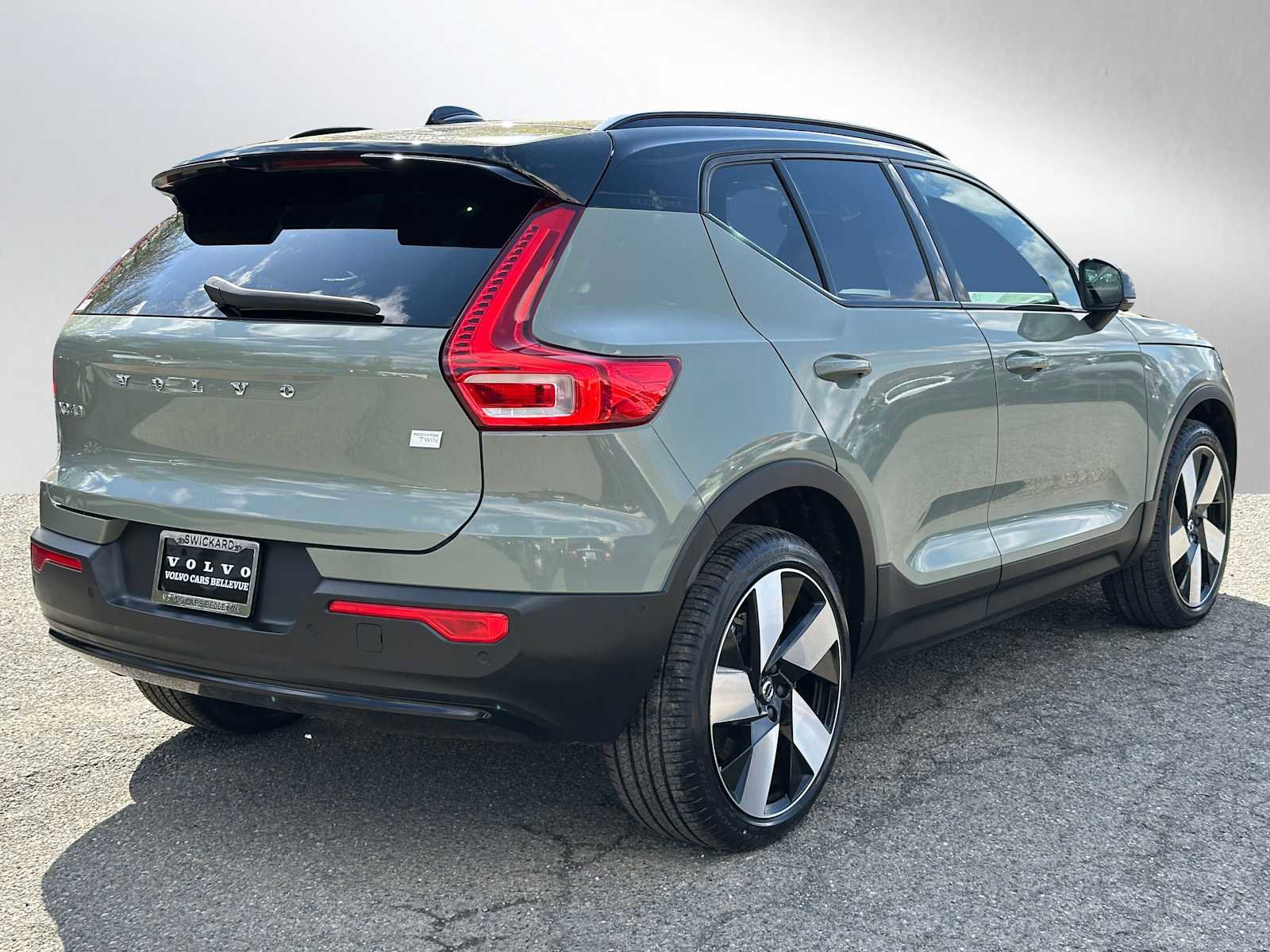 Certified 2023 Volvo XC40 Recharge Ultimate w/ Protection Package Premier AWD/4WD image 4