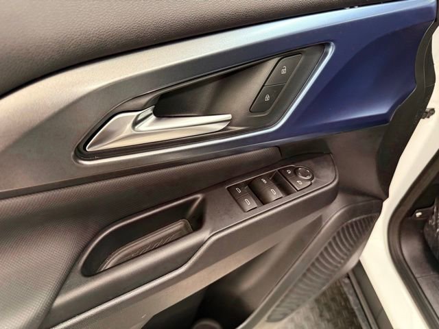 New 2026 Chevrolet Equinox EV LT image 15