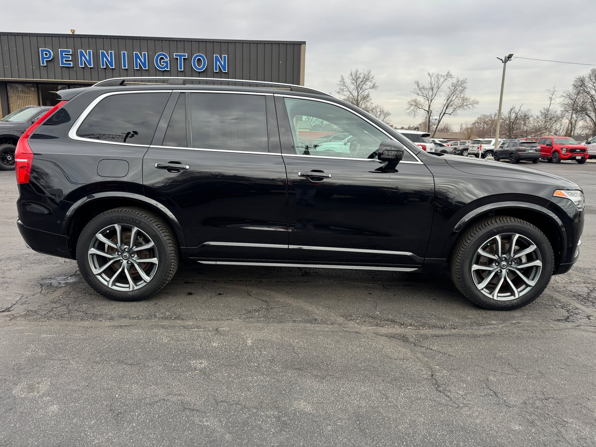 Used 2017 Volvo XC90 T6 Momentum w/ Vision Package AWD/4WD image 8