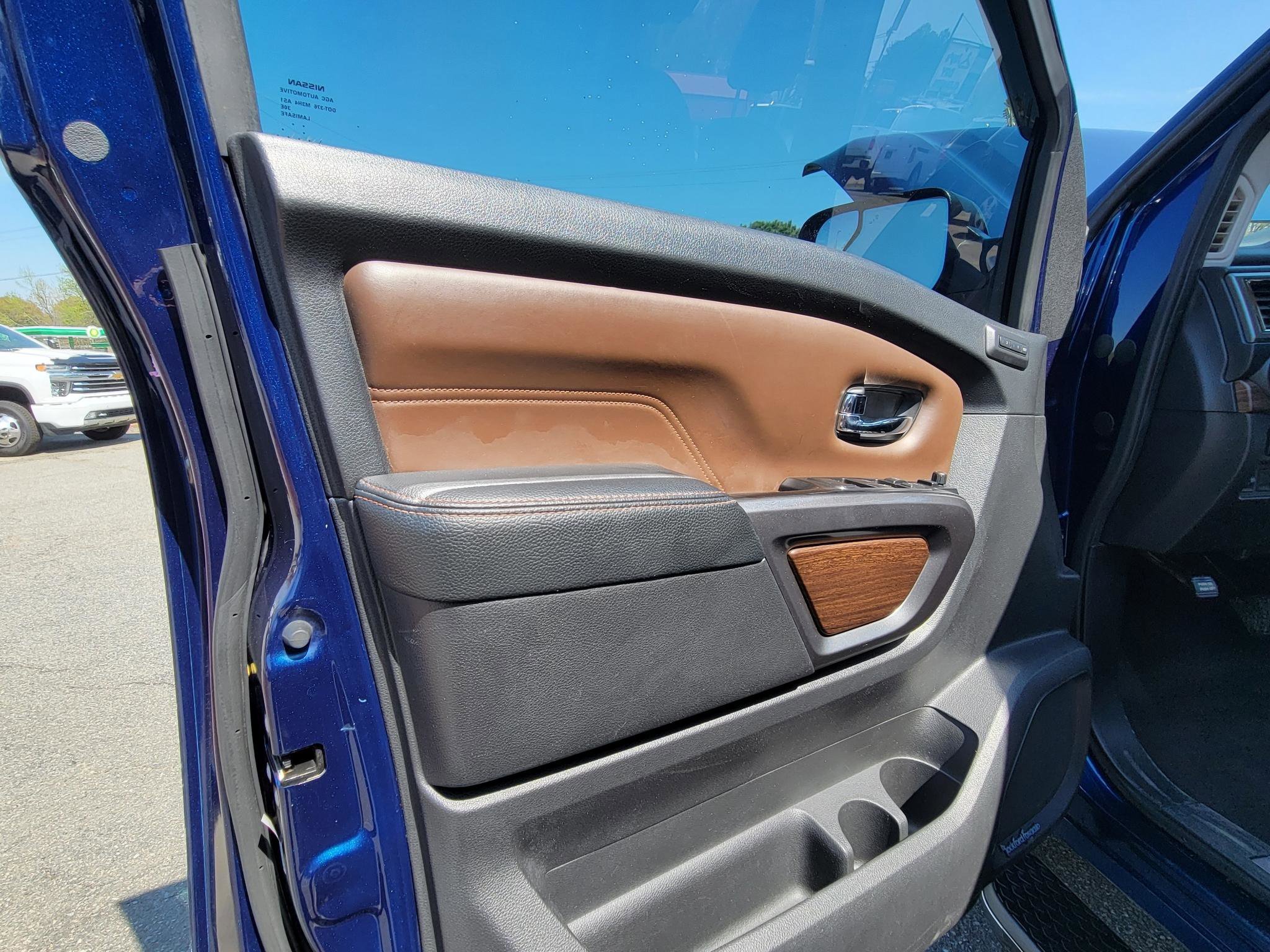 Used 2017 Nissan Titan Platinum Reserve RWD image 27