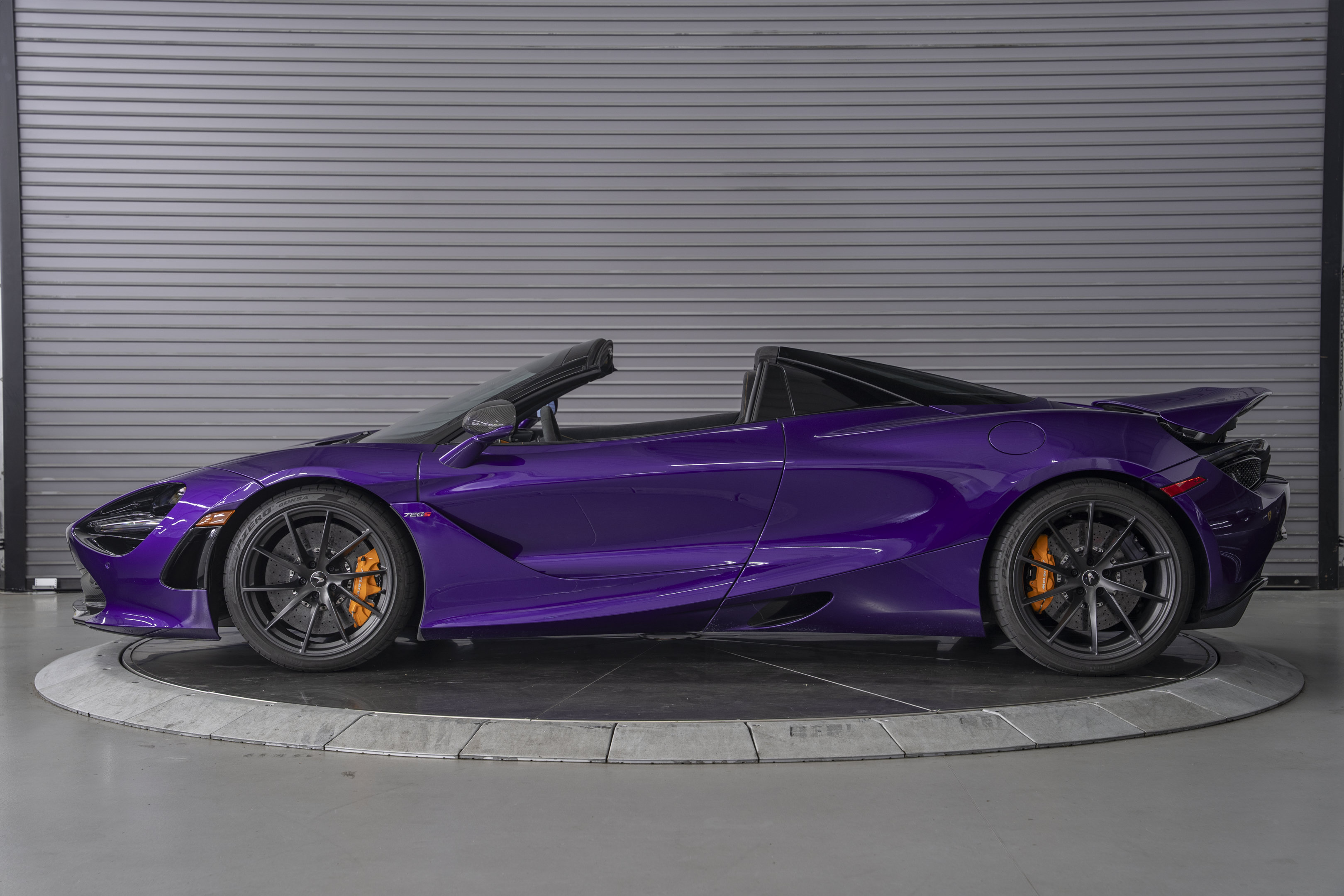 Used 2022 McLaren 720S Spider RWD image 2