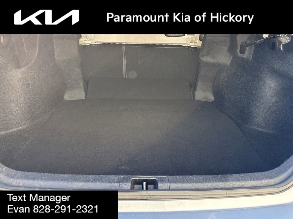 Used 2019 Toyota Camry SE FWD image 11