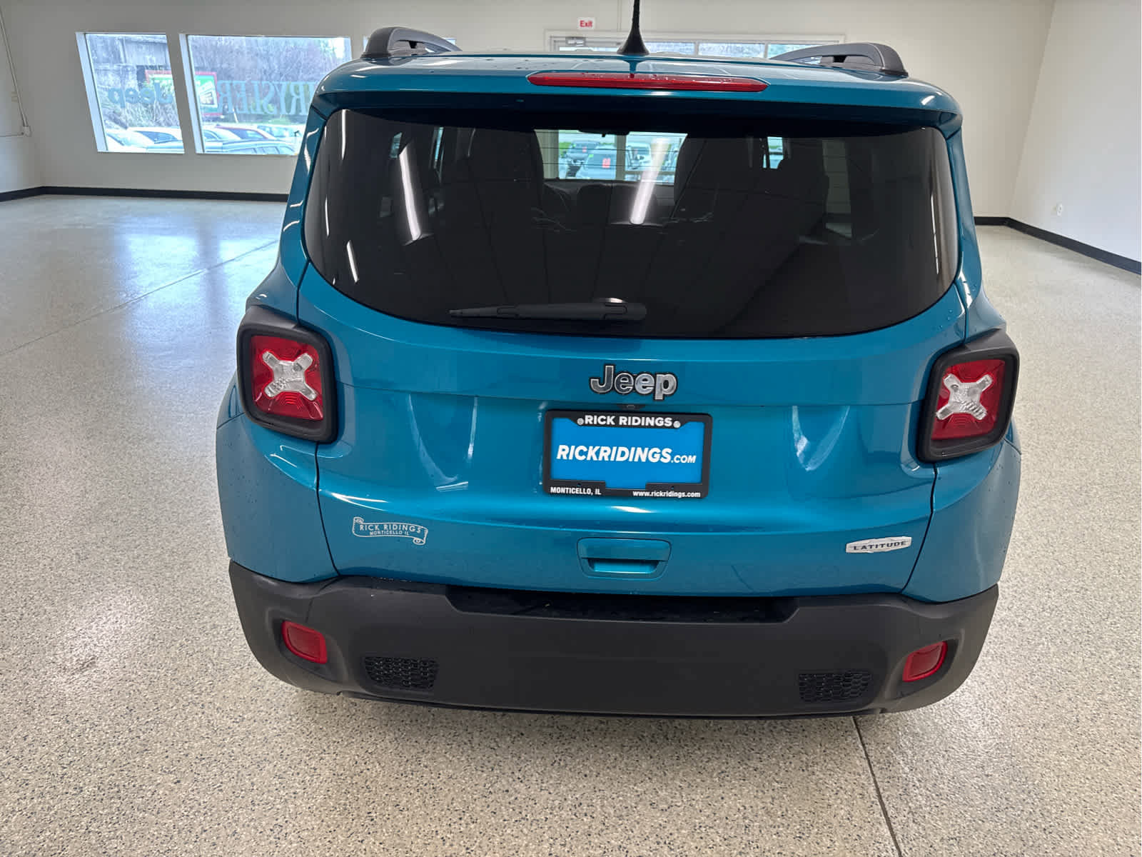 Used 2020 Jeep Renegade Latitude w/ Cold Weather Group image 6
