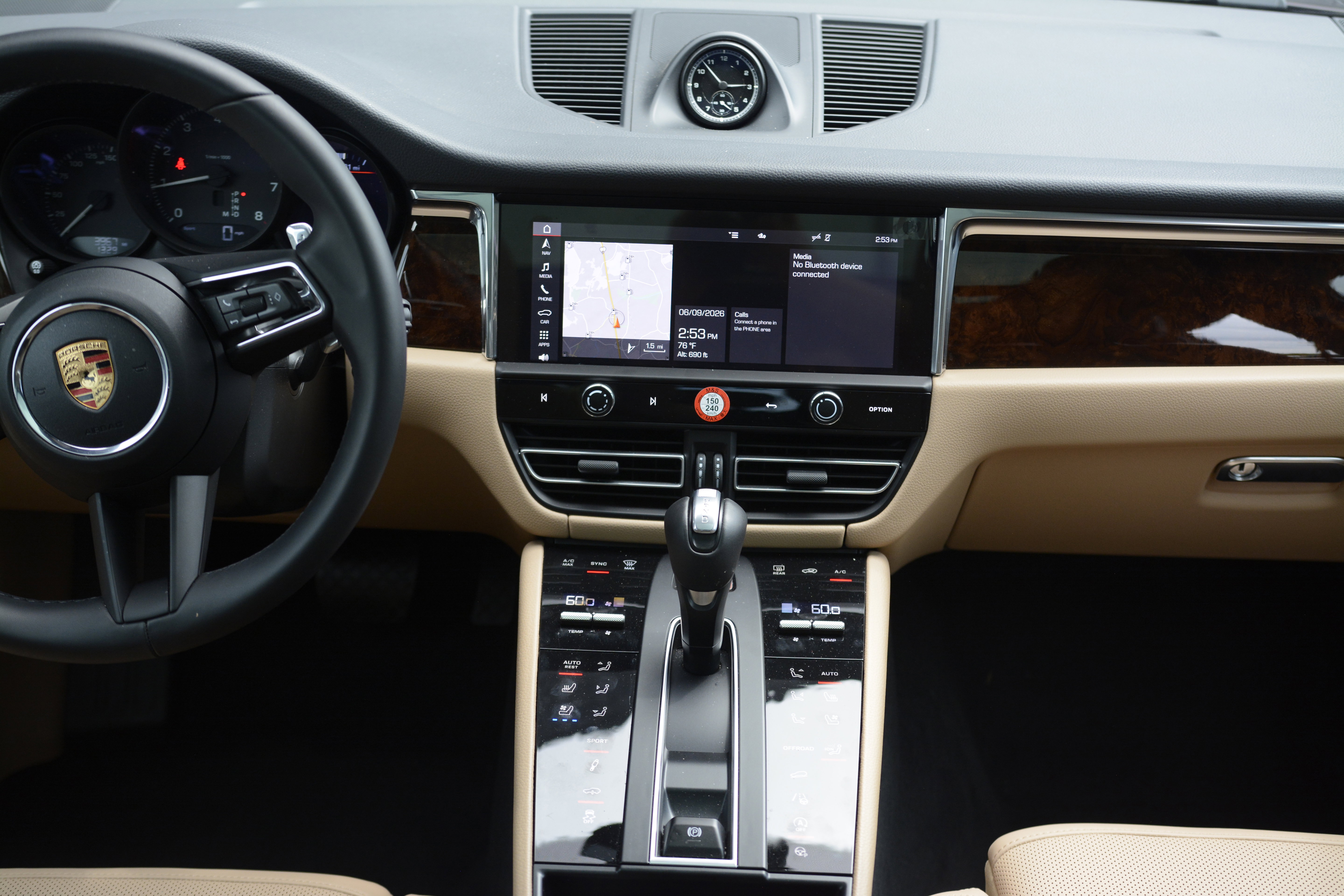 Certified 2026 Porsche Macan AWD/4WD image 19