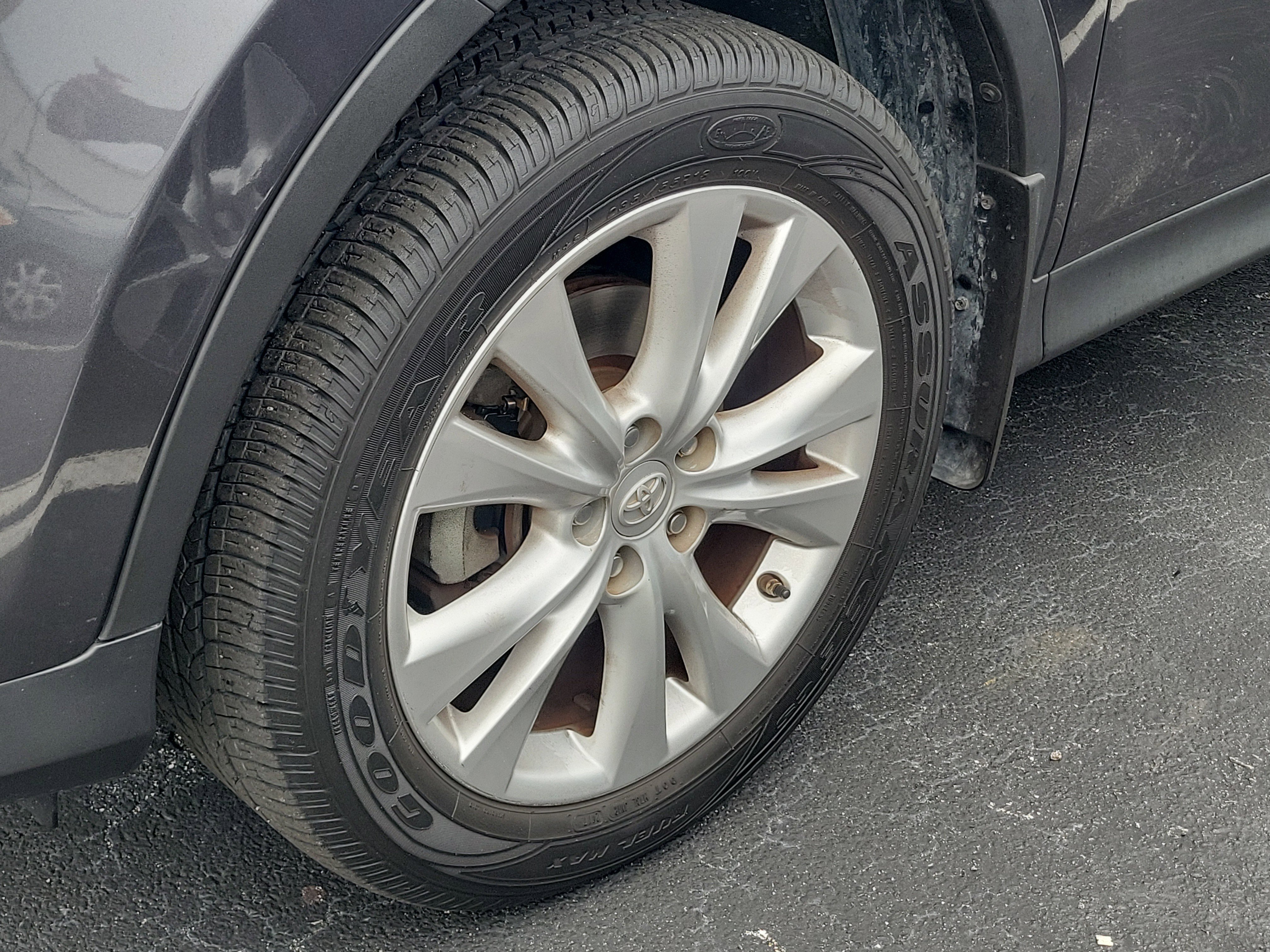 Used 2015 Toyota RAV4 Limited w/ Outdoor Package image 4