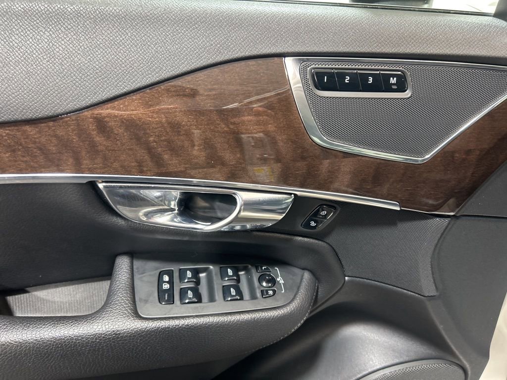 Used 2016 Volvo XC90 T6 Momentum image 24