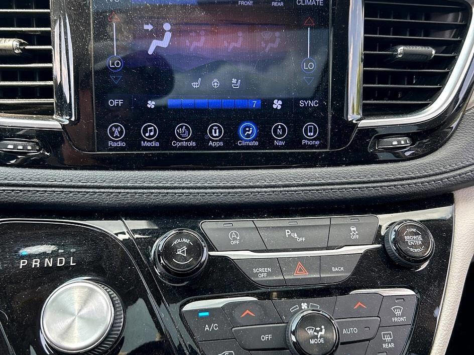 Used 2017 Chrysler Pacifica Limited image 20