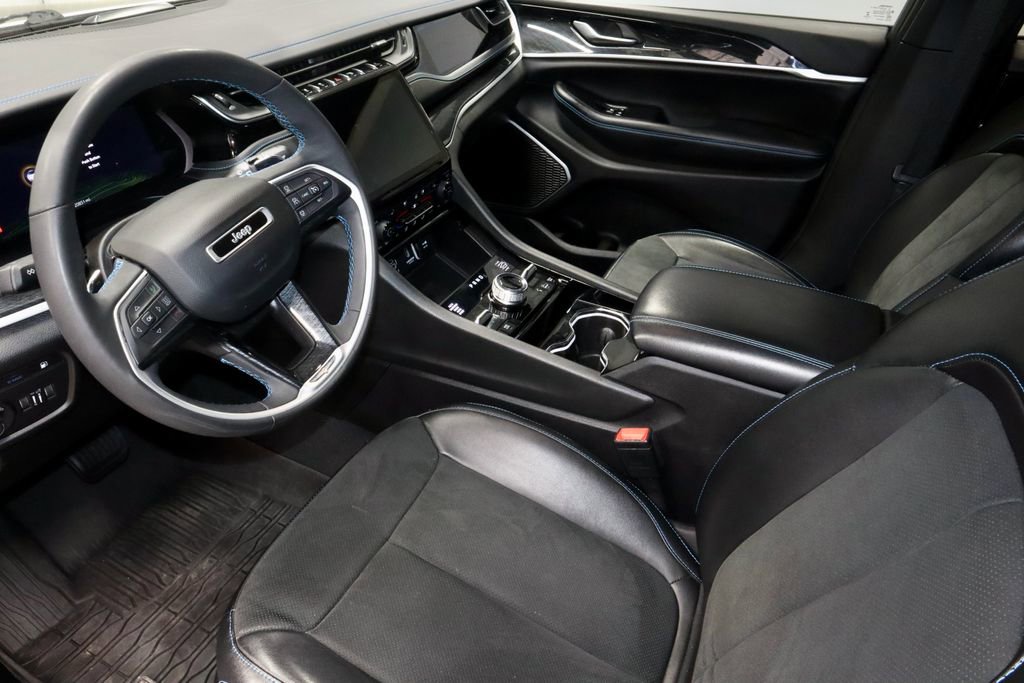 Used 2022 Jeep Grand Cherokee Trailhawk w/ Luxury Tech Group III image 24