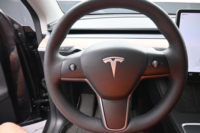 Used 2024 Tesla Model Y Long Range AWD/4WD image 22
