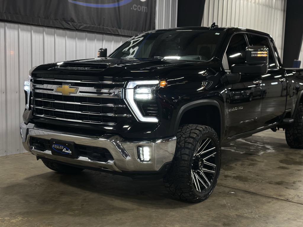 Used 2024 Chevrolet Silverado 2500 LTZ w/ LTZ Convenience Package image 12