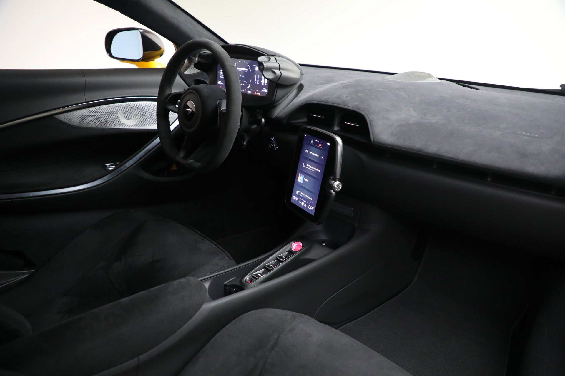 Used 2024 McLaren Artura image 26