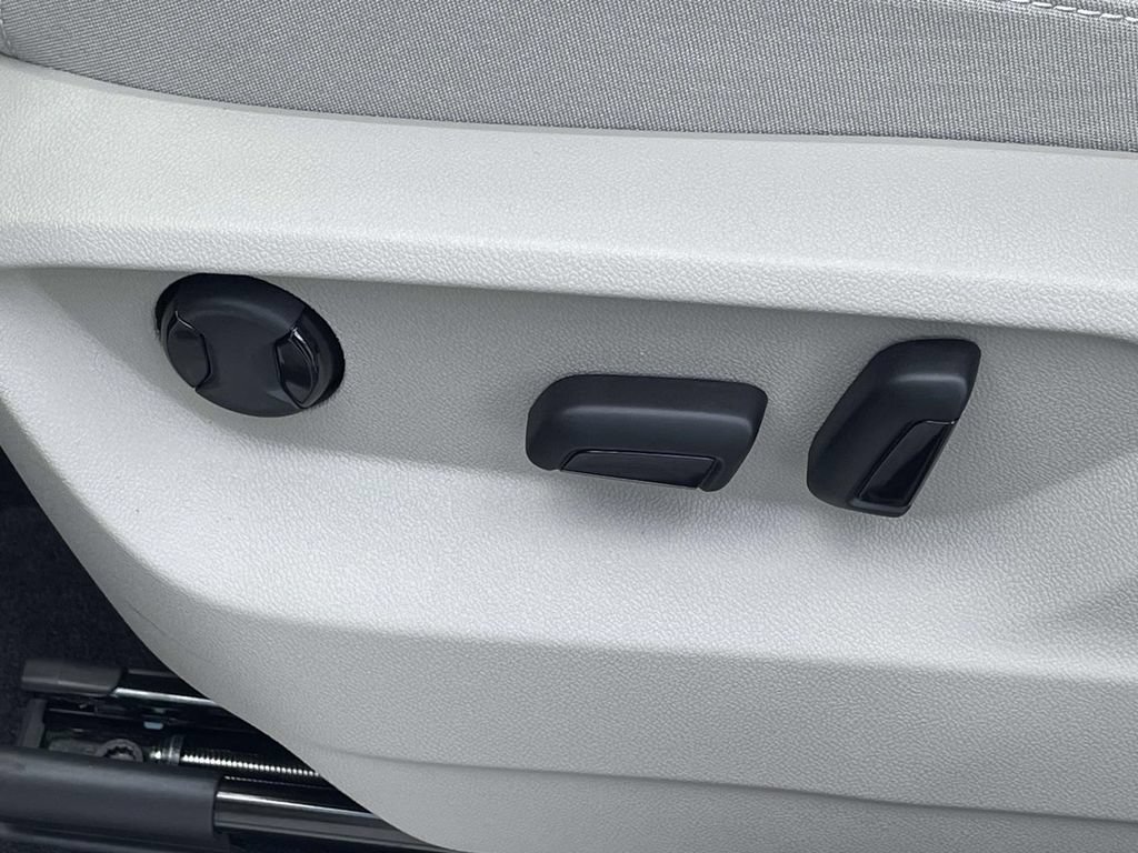 New 2026 Volkswagen Atlas SE FWD image 16