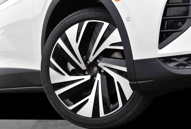 New 2025 Volkswagen ID.4 Pro S Plus image 3