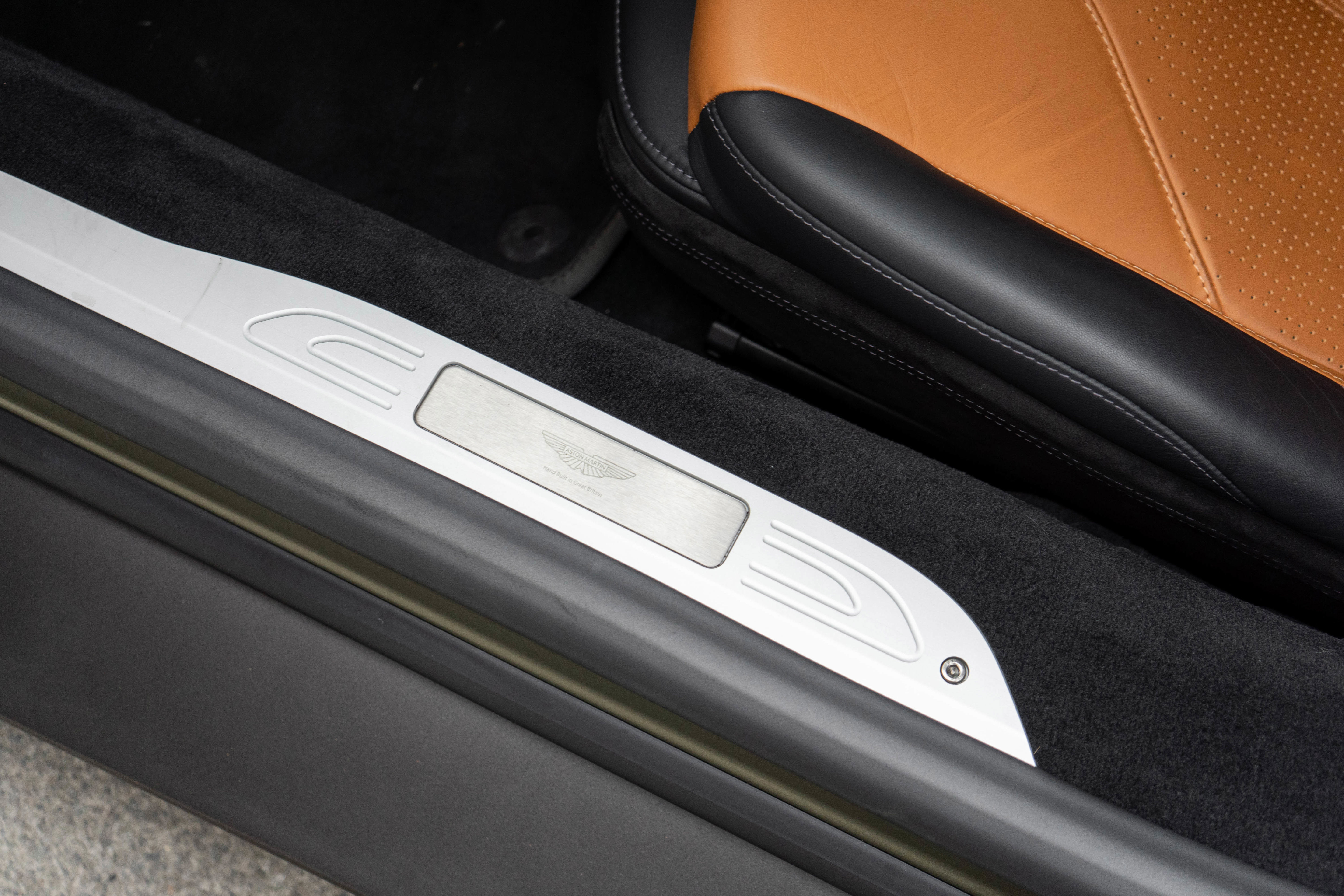 Used 2025 Aston Martin V8 Vantage Coupe image 16