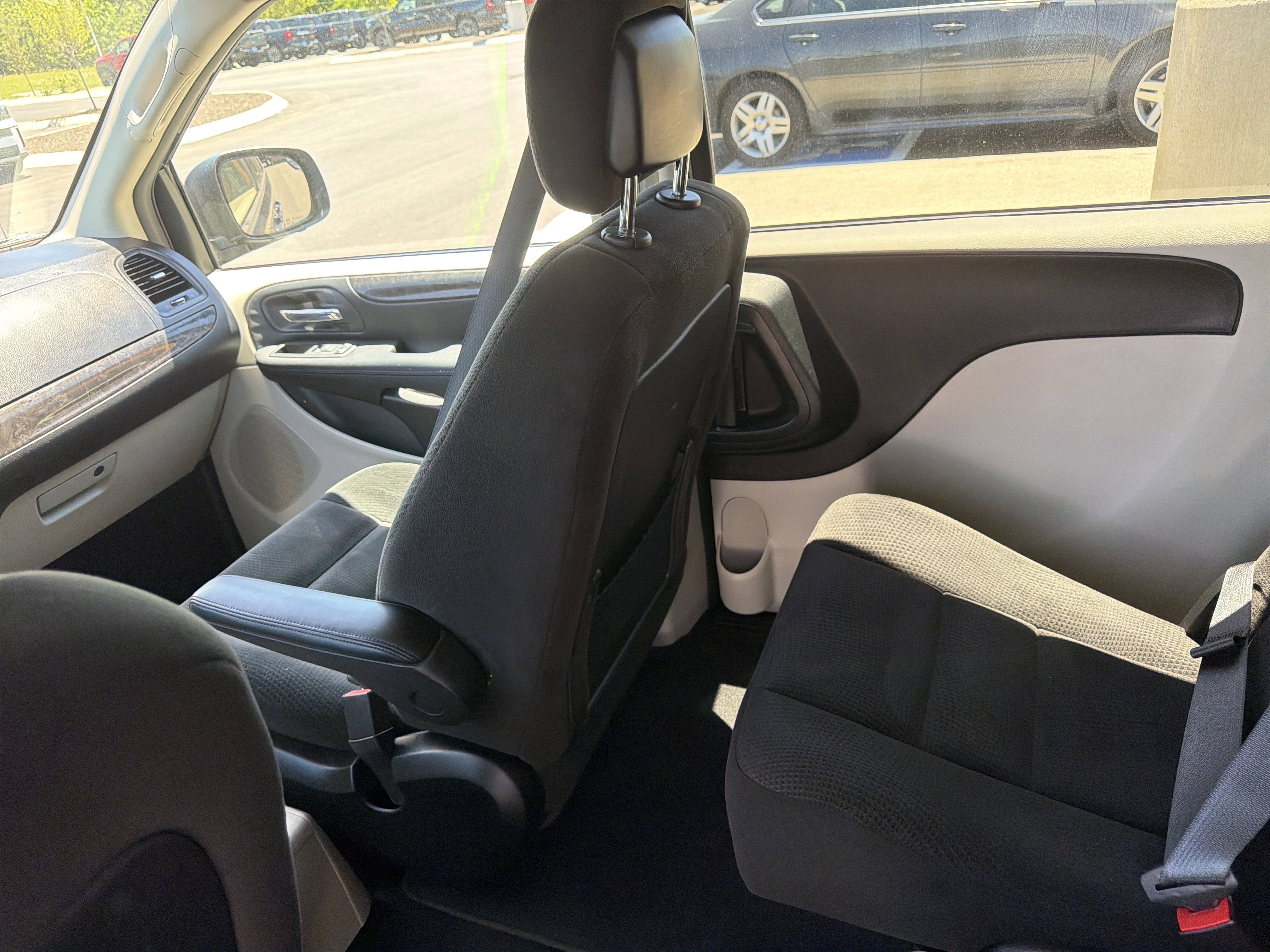 Used 2016 Dodge Grand Caravan SE w/ Quick Order Package 29E SE FWD image 25