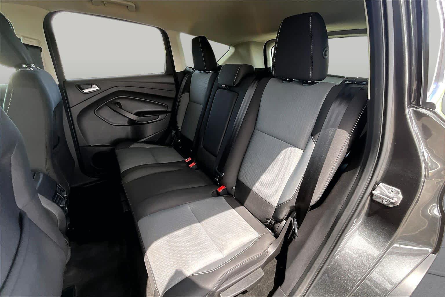 Used 2018 Ford Escape SE w/ SE Sync 3 Package AWD/4WD image 19