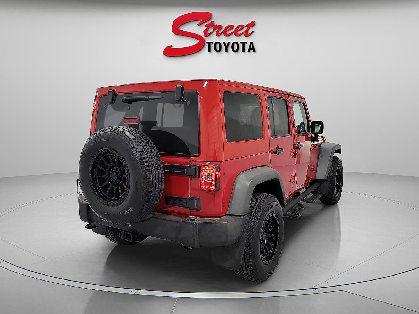 Used 2014 Jeep Wrangler Unlimited Rubicon w/ Connectivity Group image 4