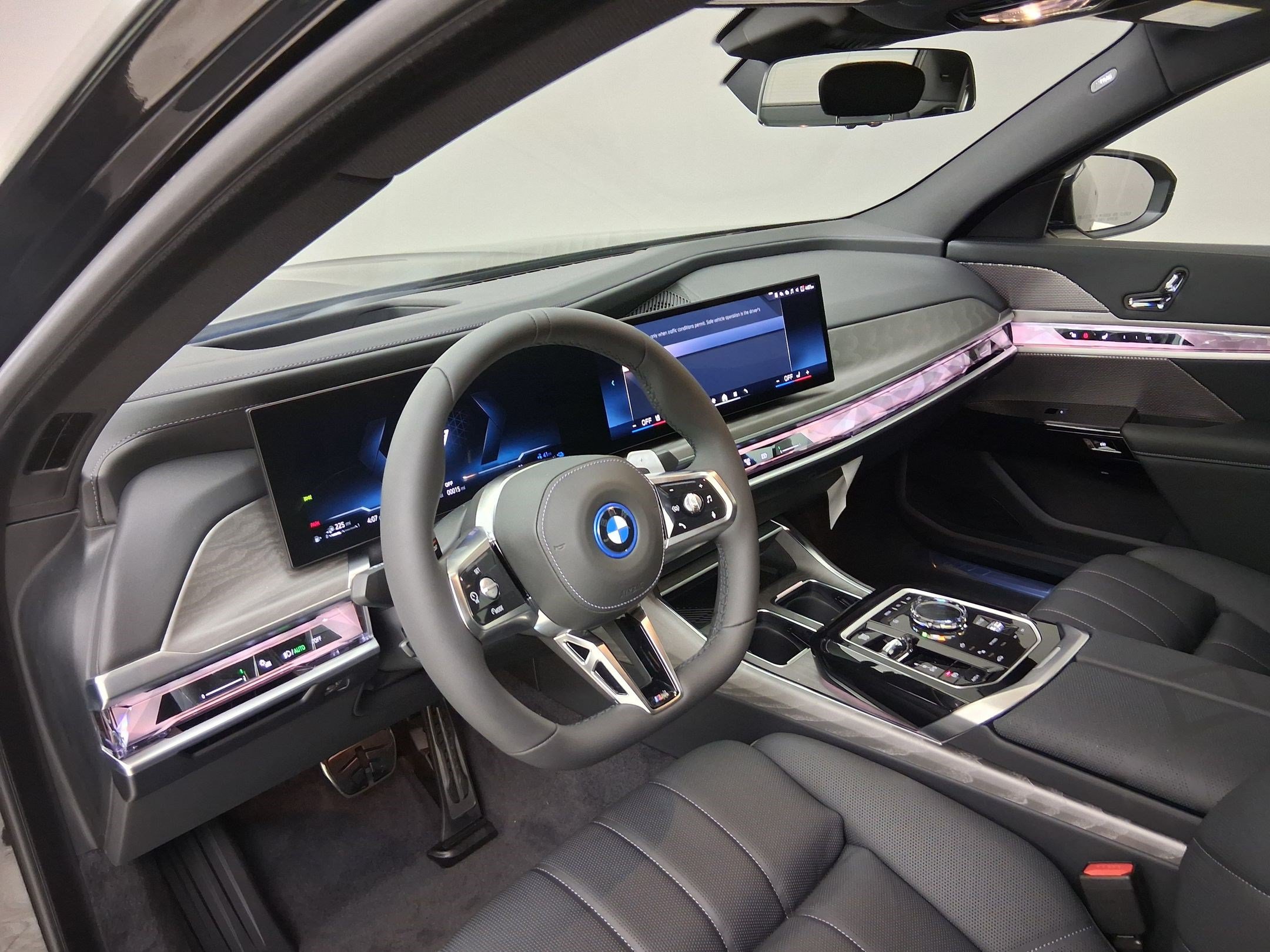 New 2026 BMW 750e xDrive w/ Premium Package AWD/4WD image 2