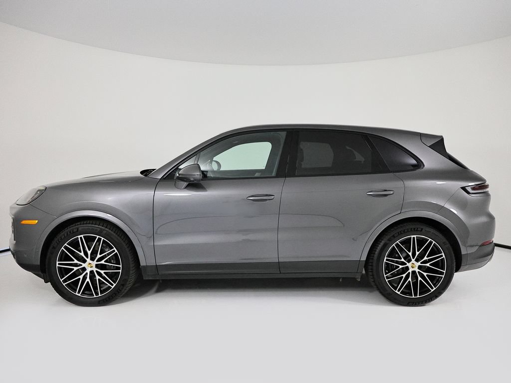 Used 2024 Porsche Cayenne AWD/4WD image 2