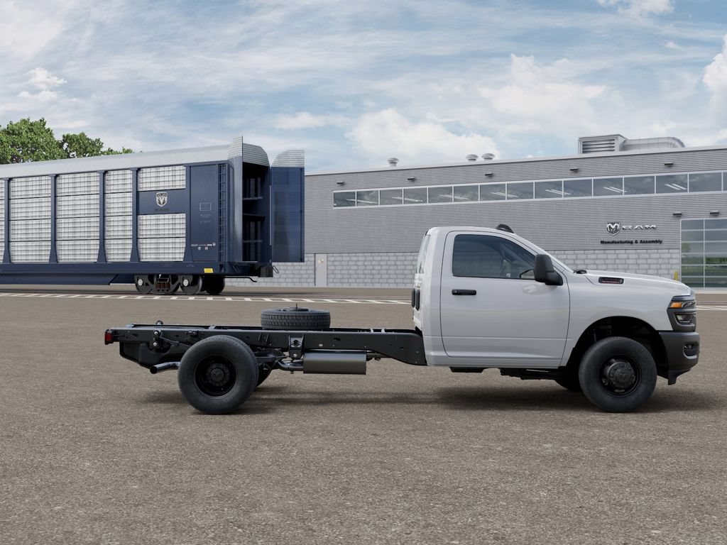 New 2025 RAM 3500 Tradesman AWD/4WD image 22