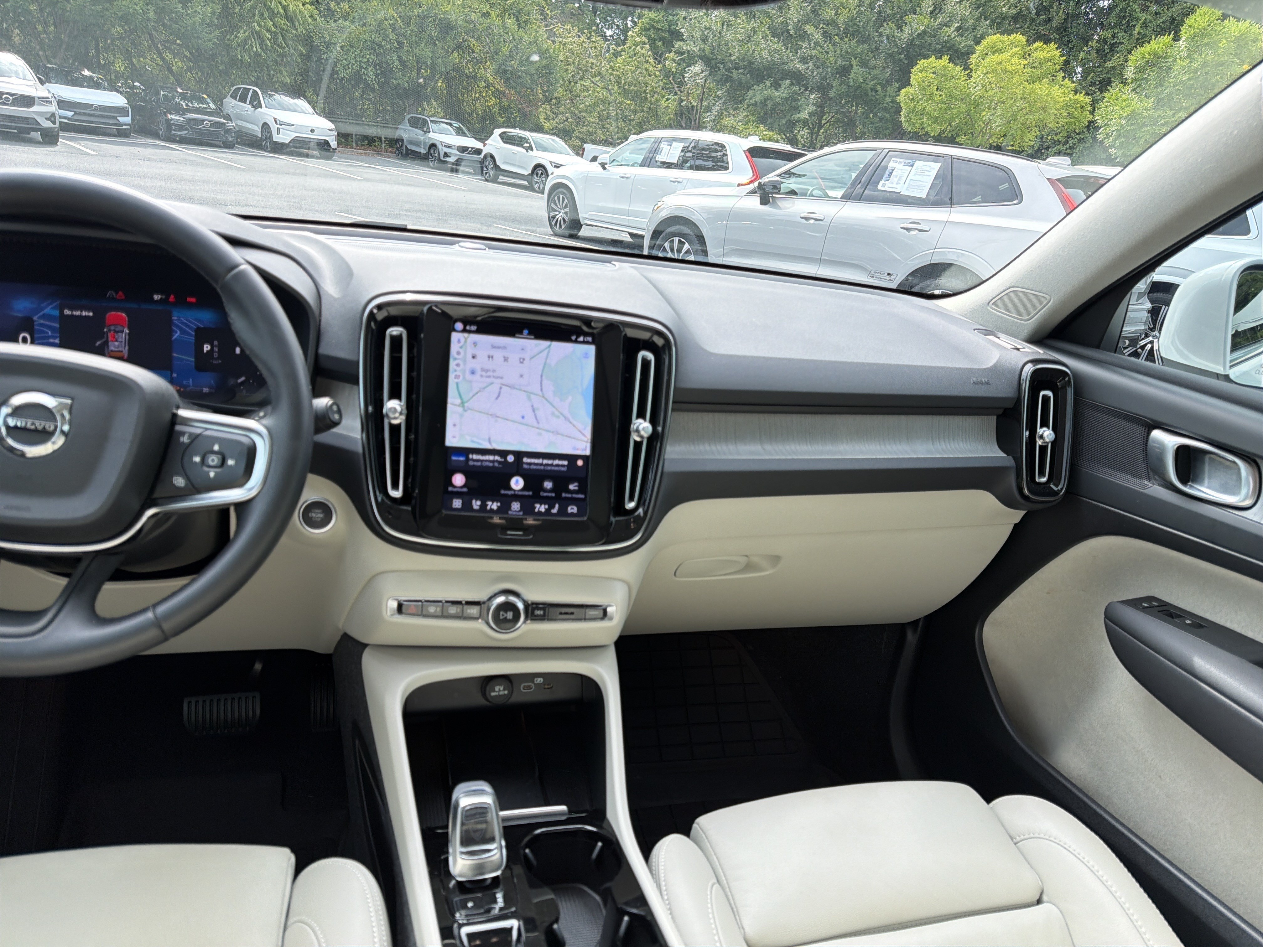 Certified 2023 Volvo XC40 B5 Plus w/ Protection Package Premier AWD/4WD image 31