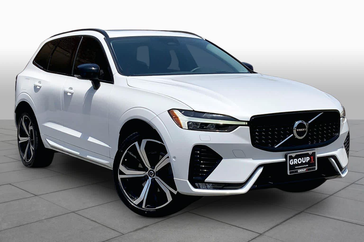 Used 2023 Volvo XC60 B5 Ultimate w/ Climate Package FWD image 3
