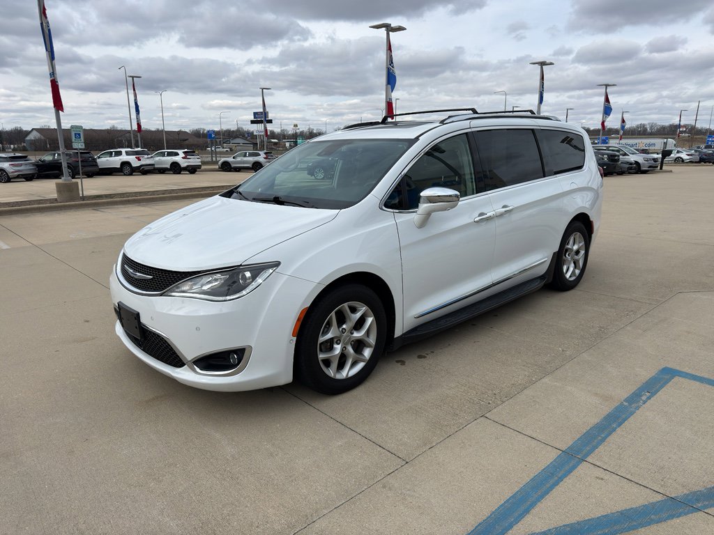 Used 2020 Chrysler Pacifica Limited w/ Advanced Safetytec Group