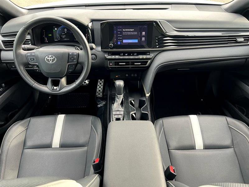 Used 2025 Toyota Camry SE image 17