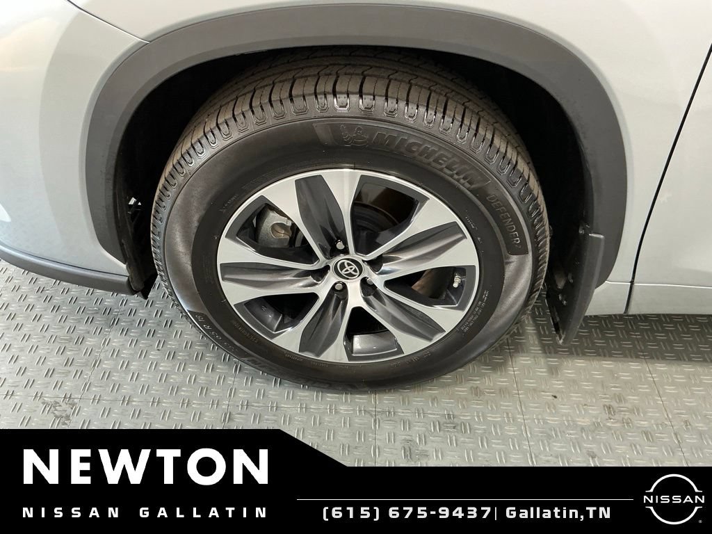 Used 2024 Toyota Highlander XLE AWD/4WD image 48