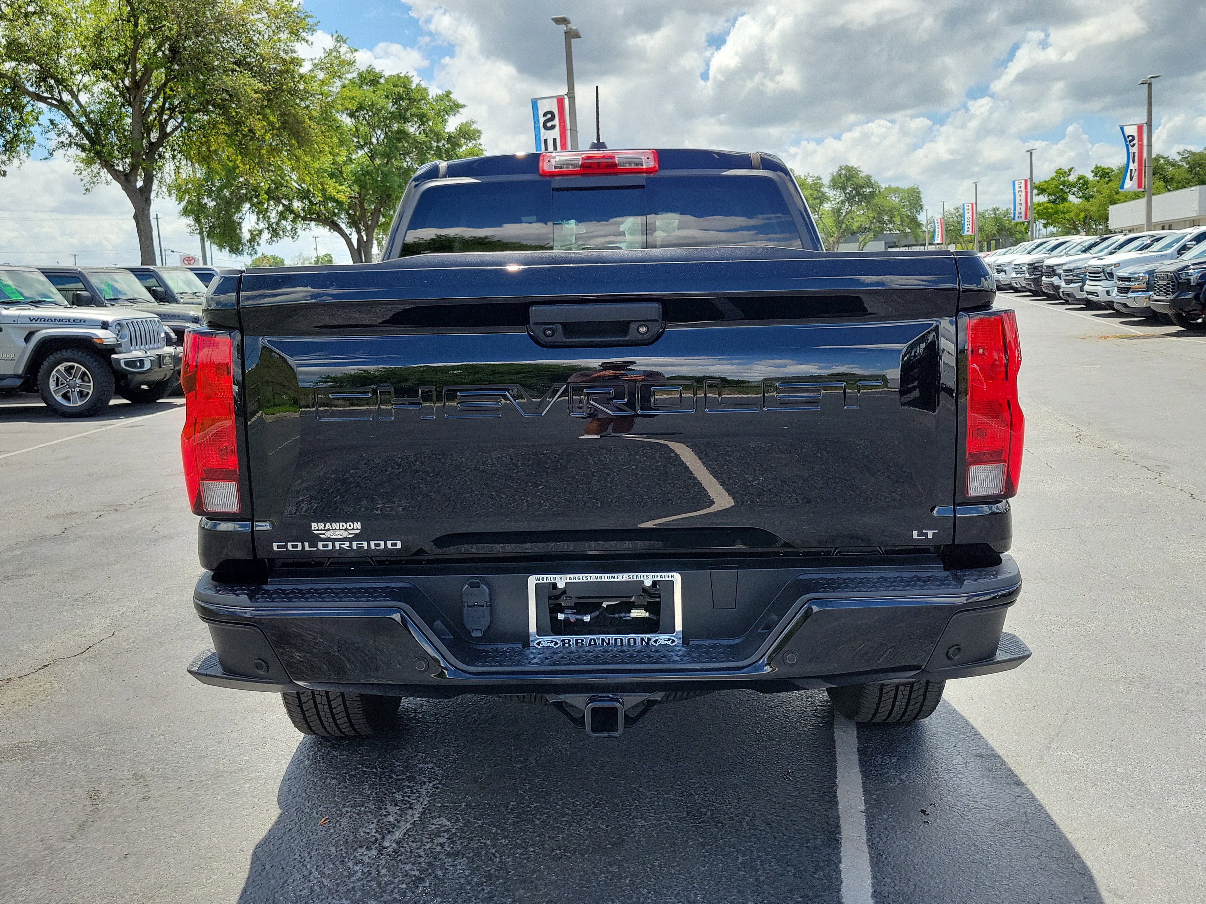 Used 2023 Chevrolet Colorado LT w/ LT Convenience Package II image 9