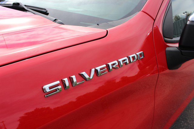 Used 2022 Chevrolet Silverado 1500 LT w/ Safety Package II image 2