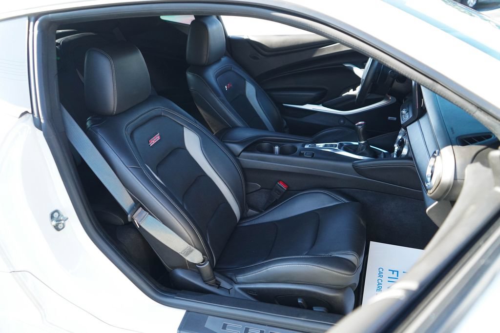 Used 2017 Chevrolet Camaro SS RWD image 13