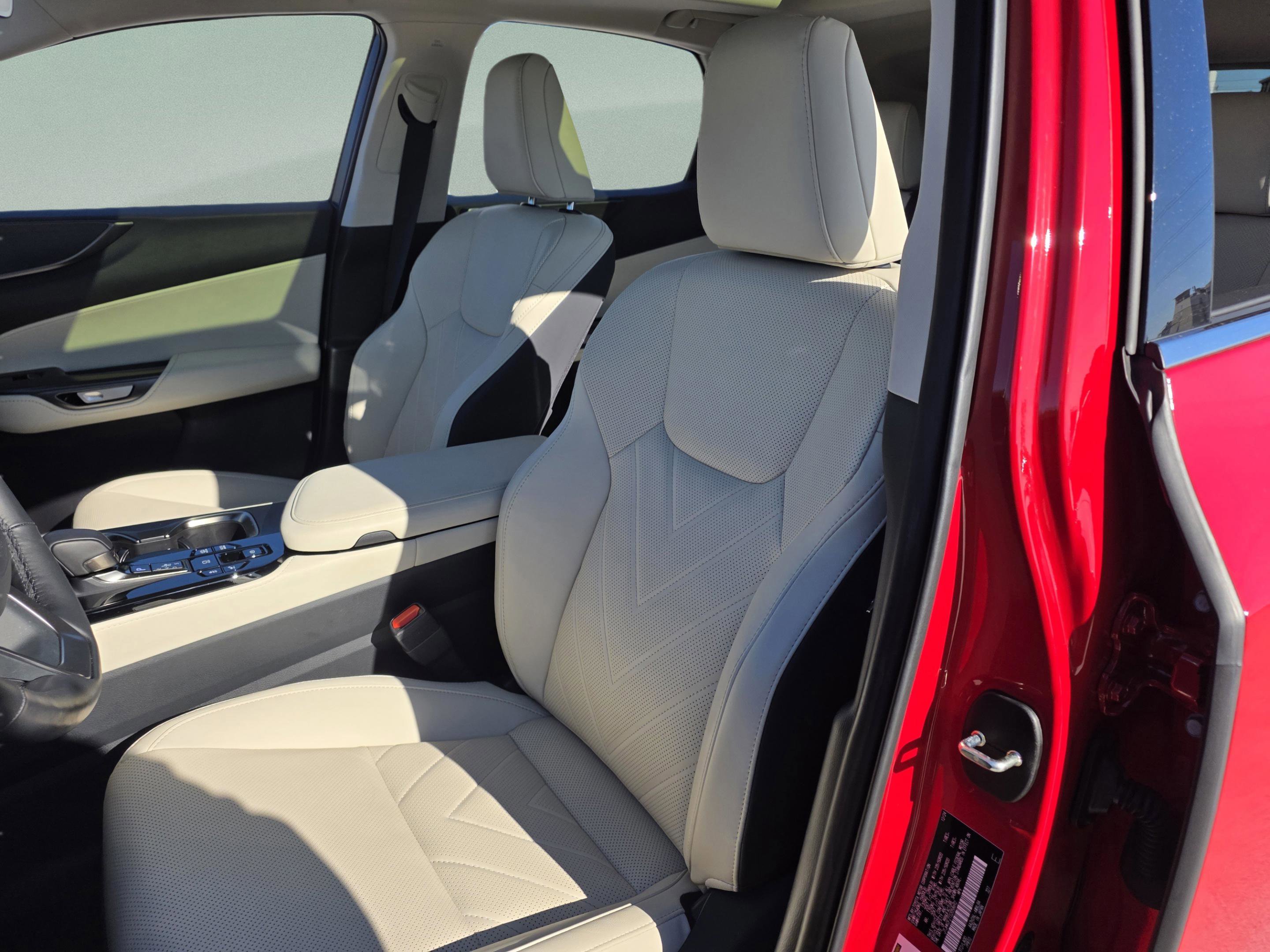 Used 2025 Lexus NX 450h+ AWD w/ Luxury Package image 11