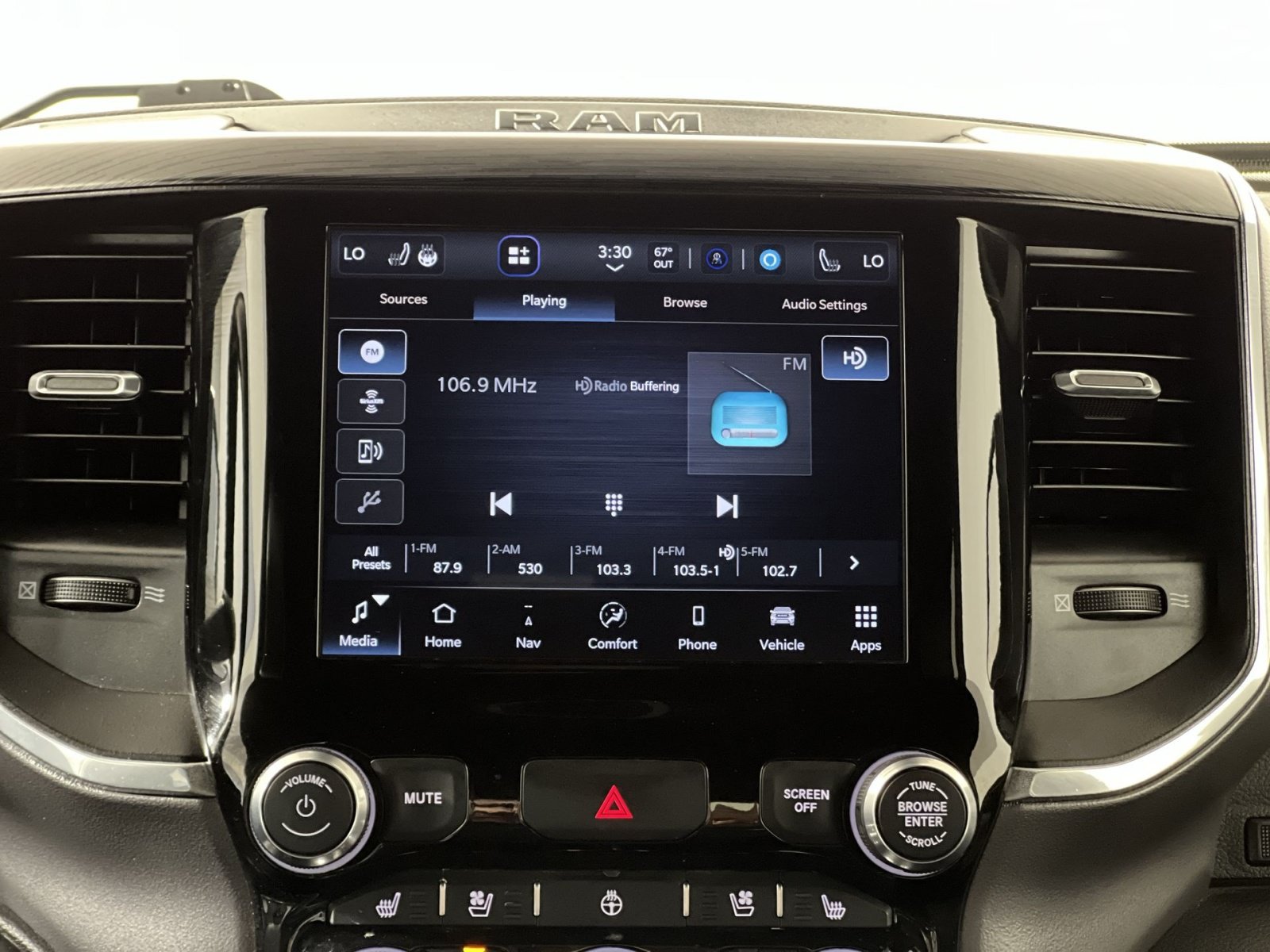 Used 2023 RAM 1500 Laramie AWD/4WD image 18