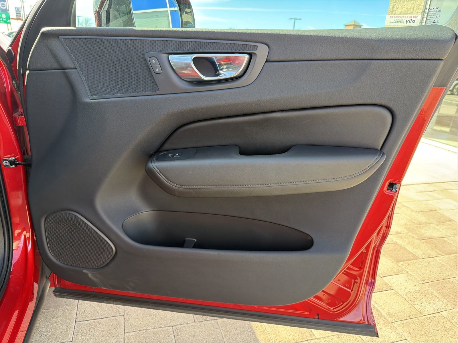 Certified 2025 Volvo XC60 B5 Core w/ Protection Package Premier AWD/4WD image 25