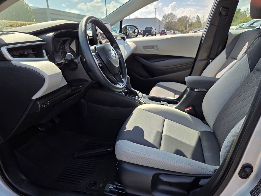 Certified 2025 Toyota Corolla LE image 4