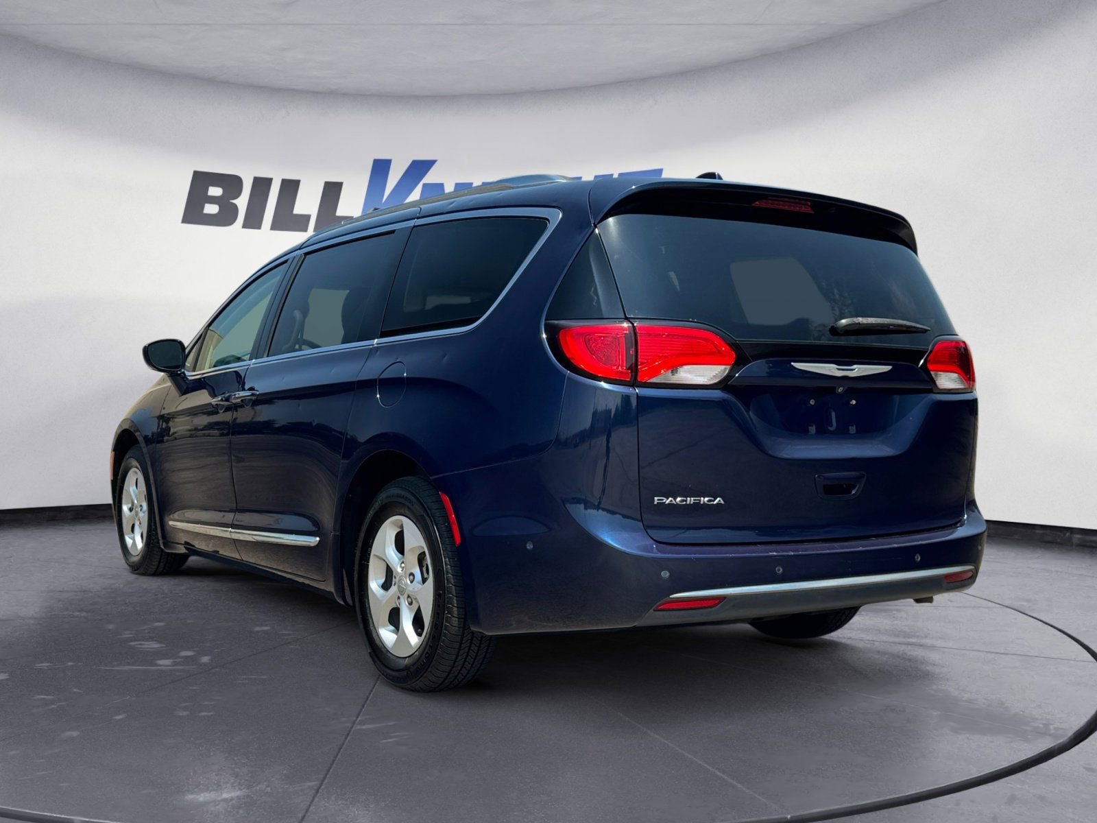 Used 2017 Chrysler Pacifica Touring-L Plus w/ Advanced Safetytec Group FWD image 3
