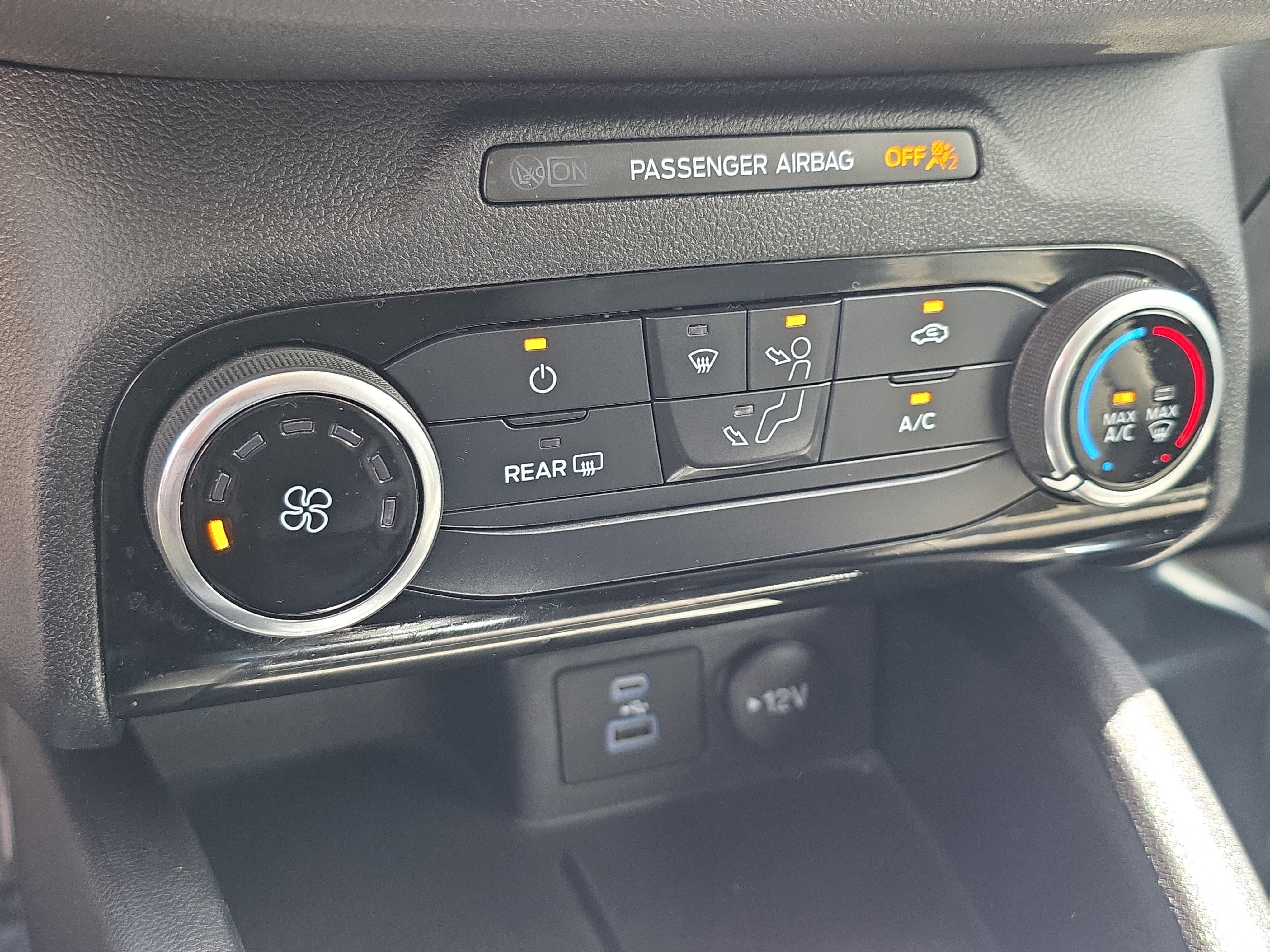 Used 2022 Ford Escape SE image 32