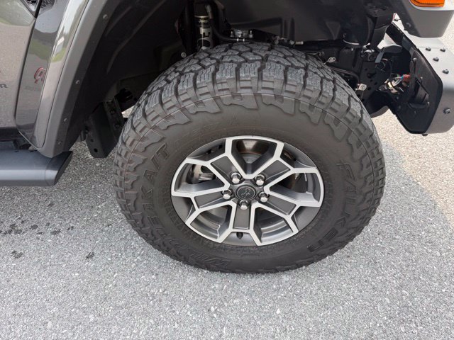 Used 2024 Jeep Gladiator Mojave AWD/4WD image 10