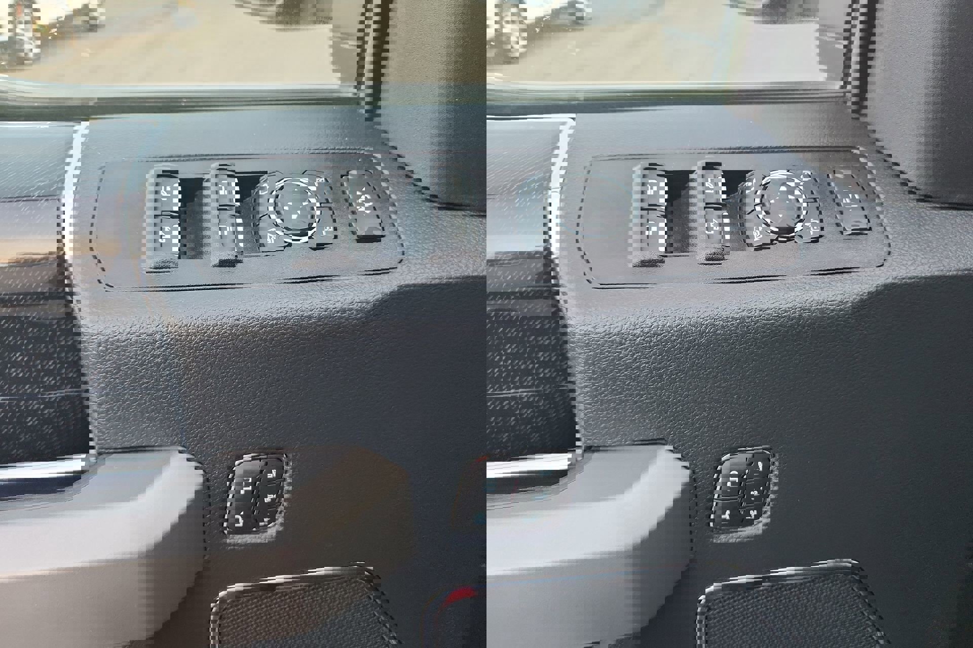 Used 2022 Ford F450 Platinum w/ FX4 Off-Road Package image 15