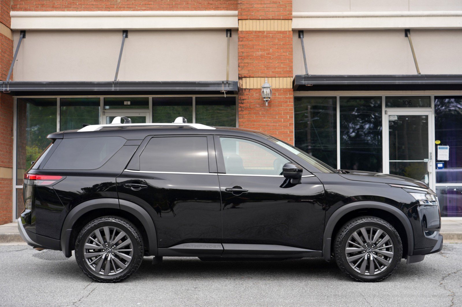 Used 2022 Nissan Pathfinder SL w/ SL Premium Package FWD image 51