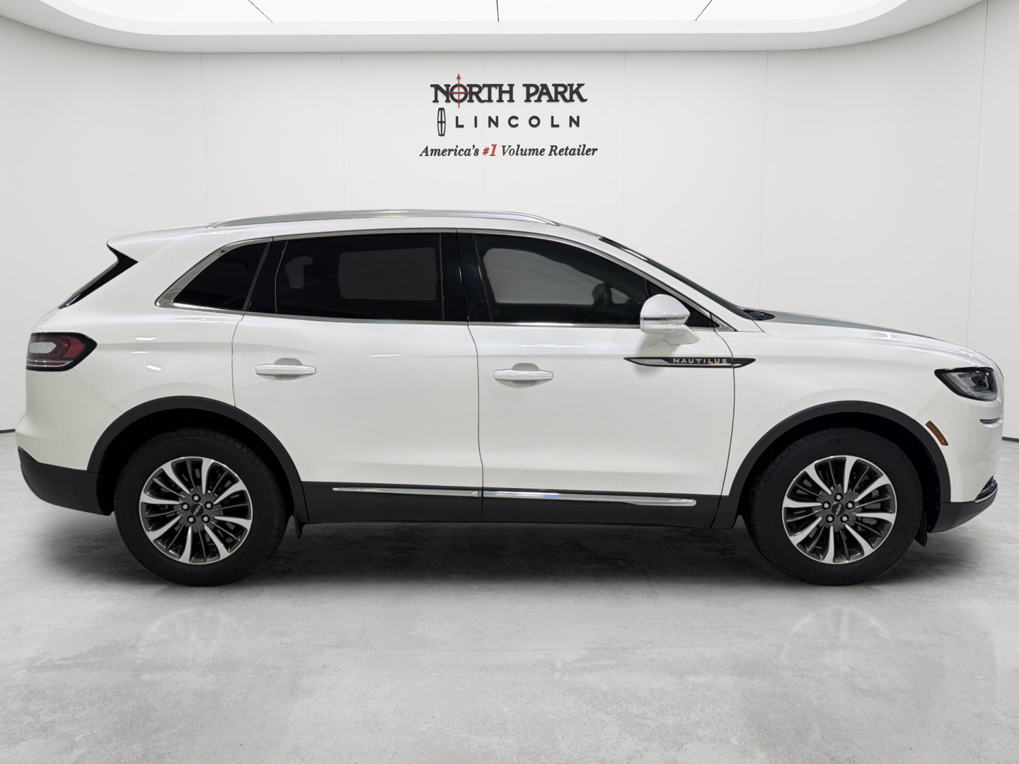 Used 2023 Lincoln Nautilus AWD w/ Premium Package image 6