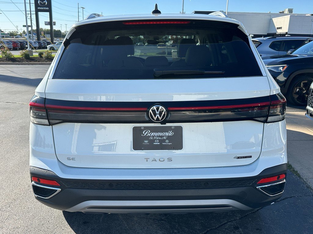 New 2025 Volkswagen Taos SE image 3