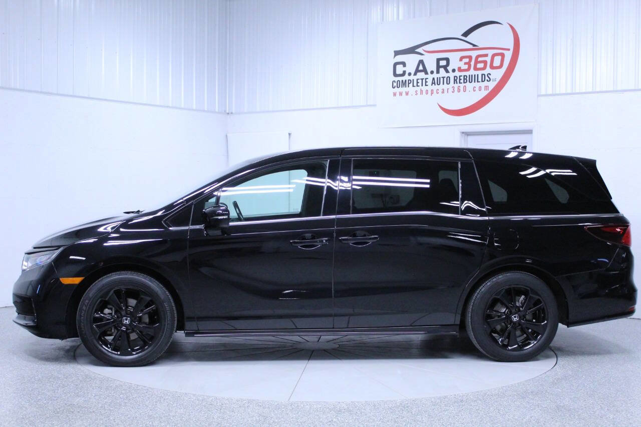 Used 2023 Honda Odyssey Sport image 3