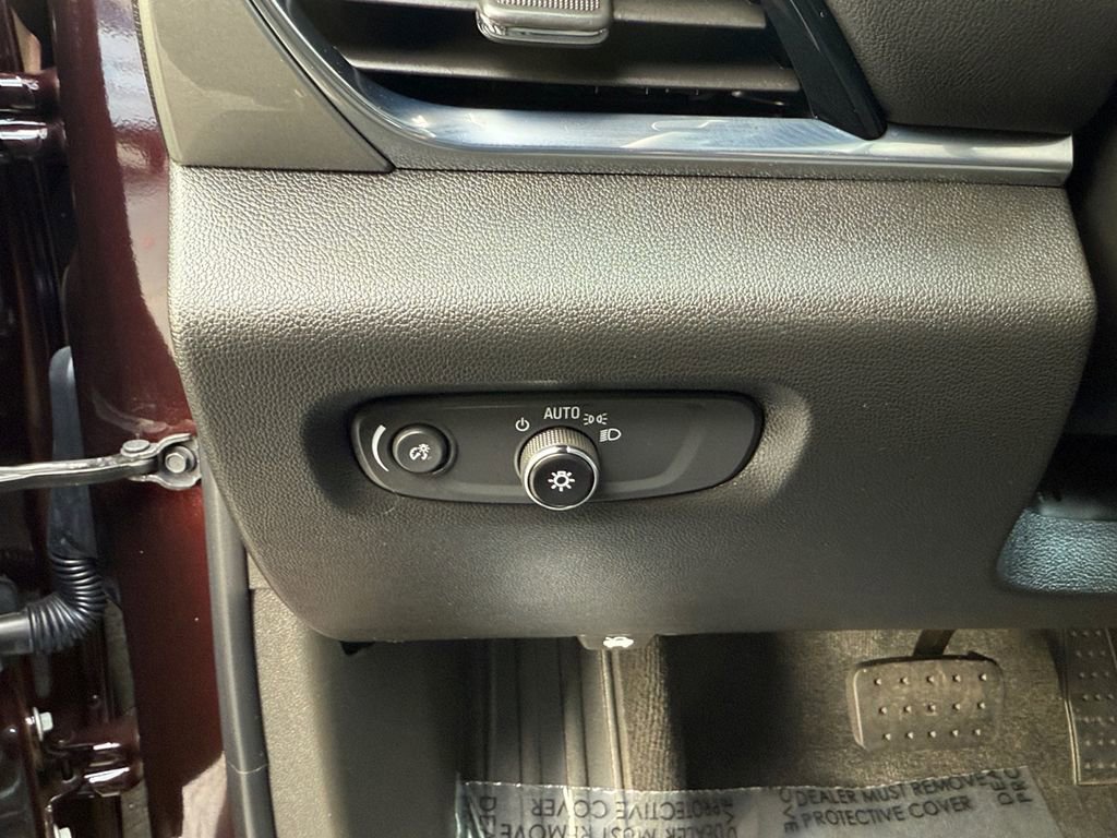 Used 2023 Chevrolet Traverse LT image 11