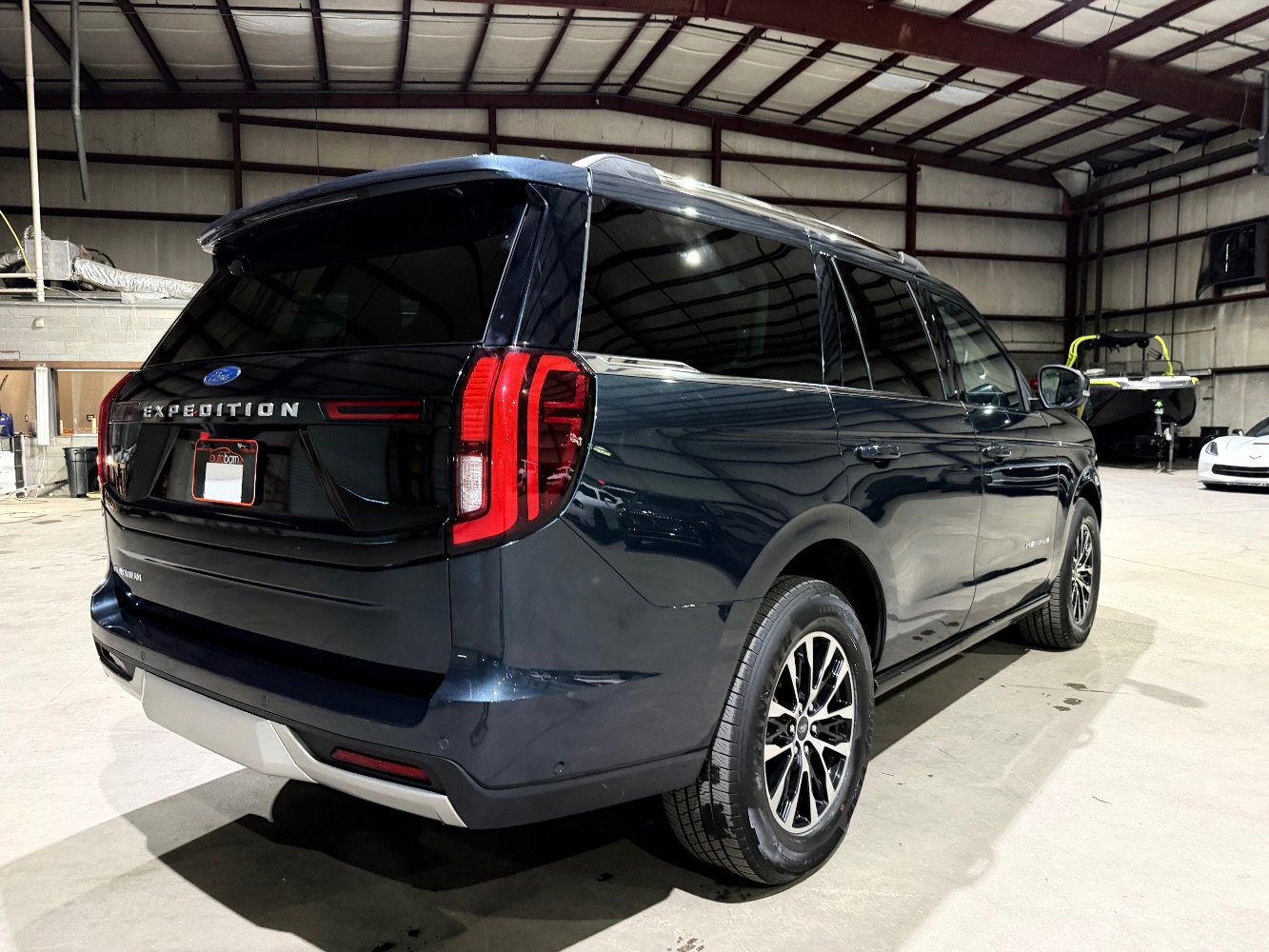 Used 2025 Ford Expedition Platinum AWD/4WD image 4