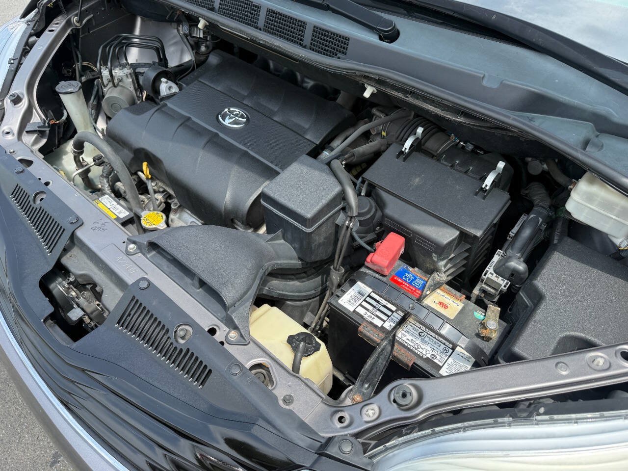 Used 2011 Toyota Sienna LE FWD image 38