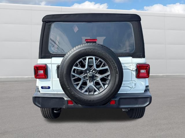 Used 2024 Jeep Wrangler Unlimited Sahara AWD/4WD image 4