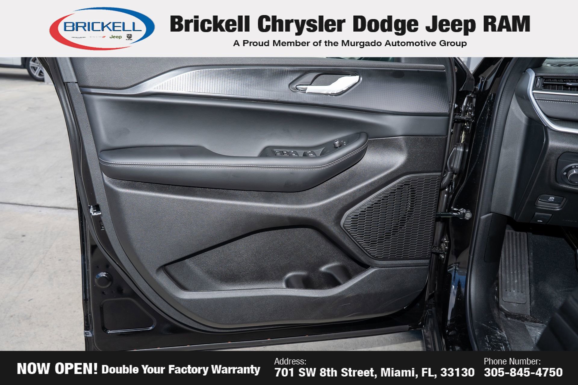 New 2025 Jeep Grand Cherokee L Laredo image 11